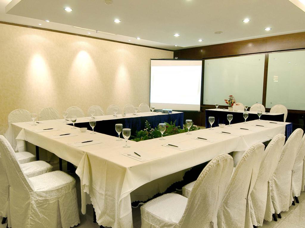 Hermes Palace Hotel Banda Aceh Luaran gambar