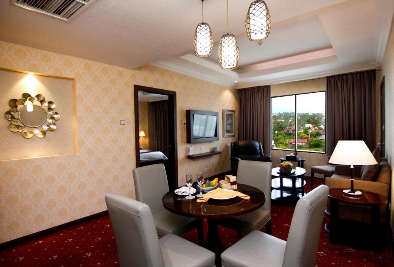 Hermes Palace Hotel Banda Aceh Luaran gambar